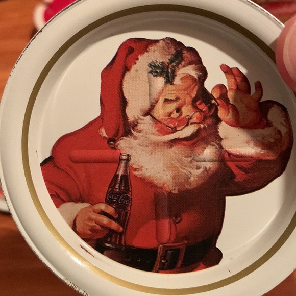 Vintage Collectible Tin Coasters featuring 4 Different Santa Claus & Coca Cola - Picture 11 of 12